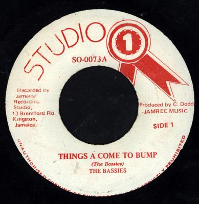 7-дюймовая пластинка BASSIES - Things A Come To Bump SO0073 Studio One Ямайка Регги, Ска и Даб Б/У