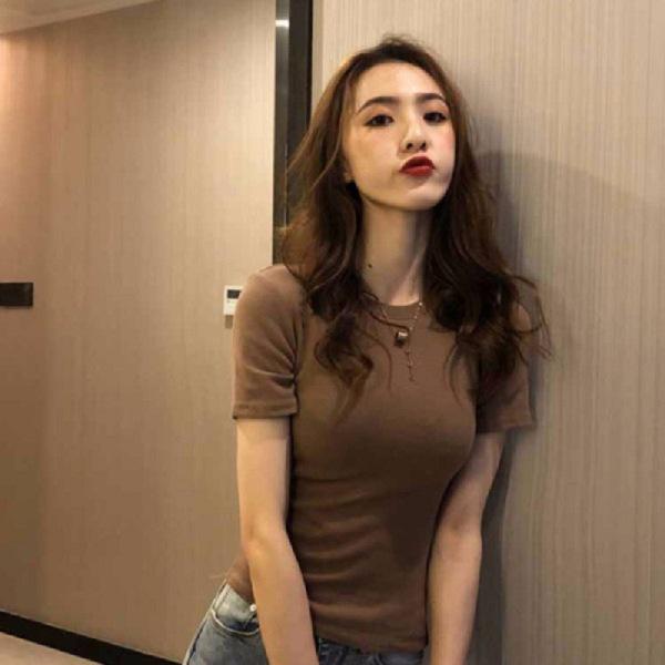 Женская облегающая однотонная футболка с круглым вырезом и короткими рукавами - лето 2025 г., корейский стиль