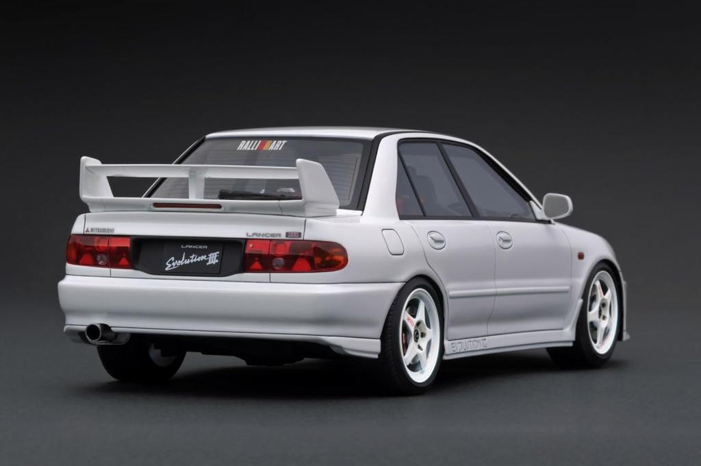 Модель зажигания Mitsubishi Lancer Evolution III GSR White готовое изделие 1/18 (CE9A)