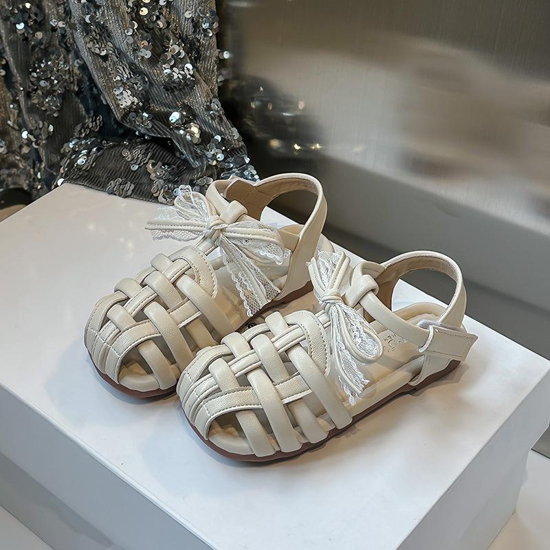 Girls' closed-toe sandals, new summer Korean-style woven beach shoes, little girl's princess shoes, soft-soled baby shoes