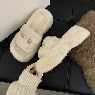 Зимние пушистые туфли на толстой подошве, женская обувь 2024 года, новый нишевый дизайн, стразовый акцент, одно слово, хлопковые тапочки для женщин