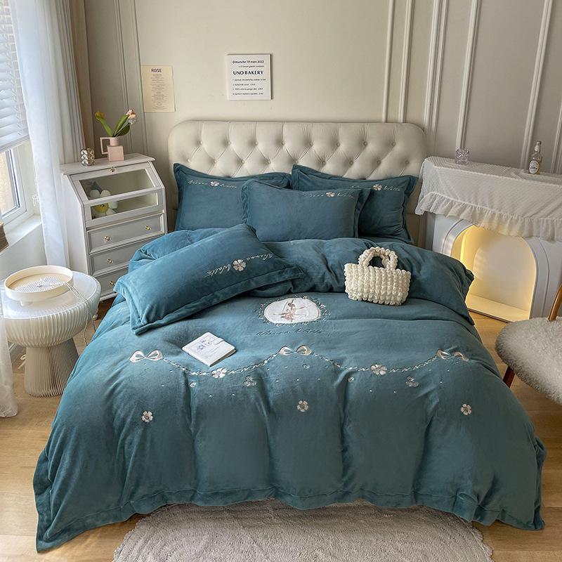 Four Piece Patch Embroidered Coral Velvet Quilt Cover With Thickened Flannel Bed Sheet Quilt Cover In Winter