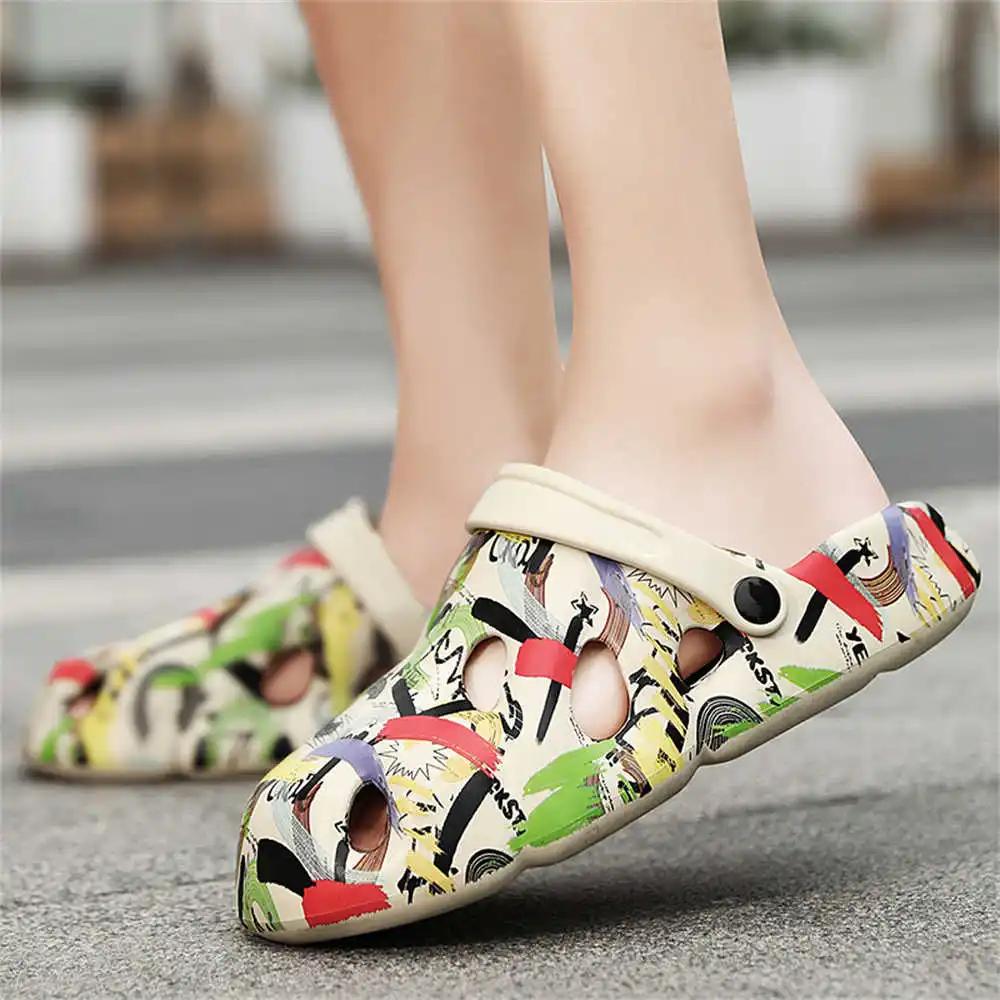 Мода Противоскользящие Медсестра Мужские Новые Туфли Кроссовки Тапочки Комнатные Тапочки Сандалии для Ванной Спорт 2025г Тени Интересные