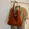 Зарубежная мода сумка подмышку женская 2025 осень и зима новая простая повседневная большая вместимость сумка-тоут для поездок на работу