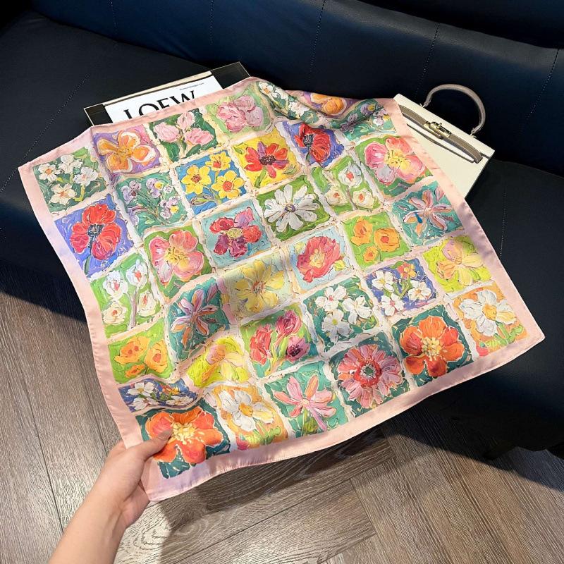 Retro silk scarves for women's new high-end accessories, neck small square scarf, scarf waist, fashionable and versatile, and gifts can be given.