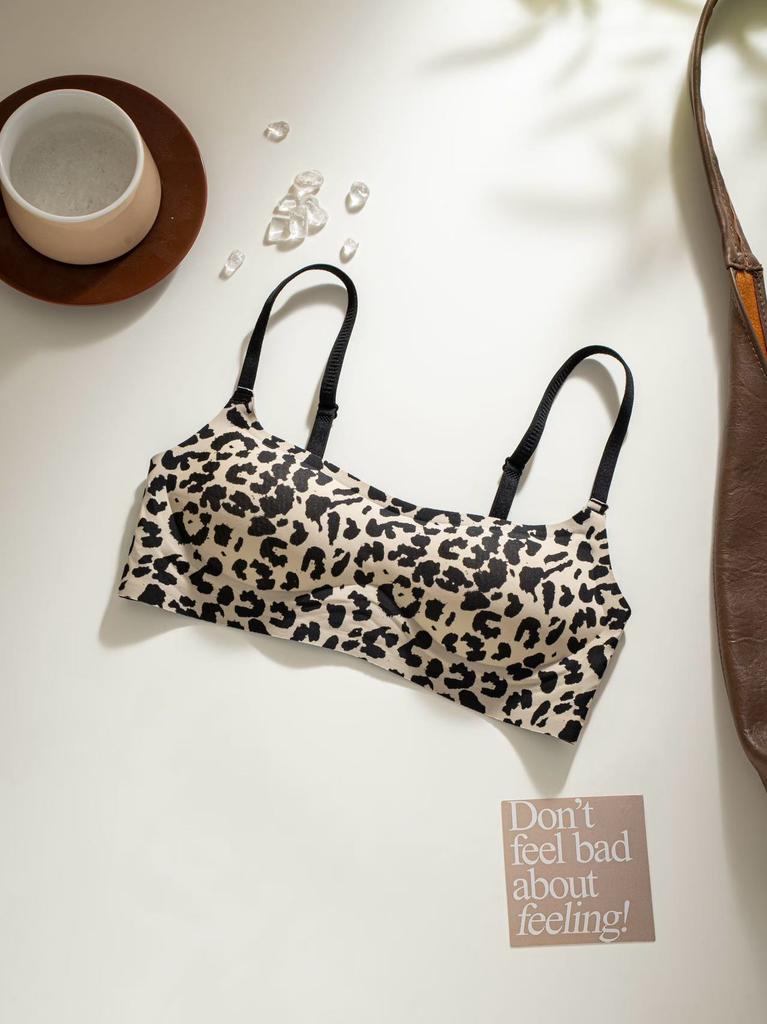 Invisible low-neck seamless thin chest gathering jelly strip lifting square collar thin bra cover
