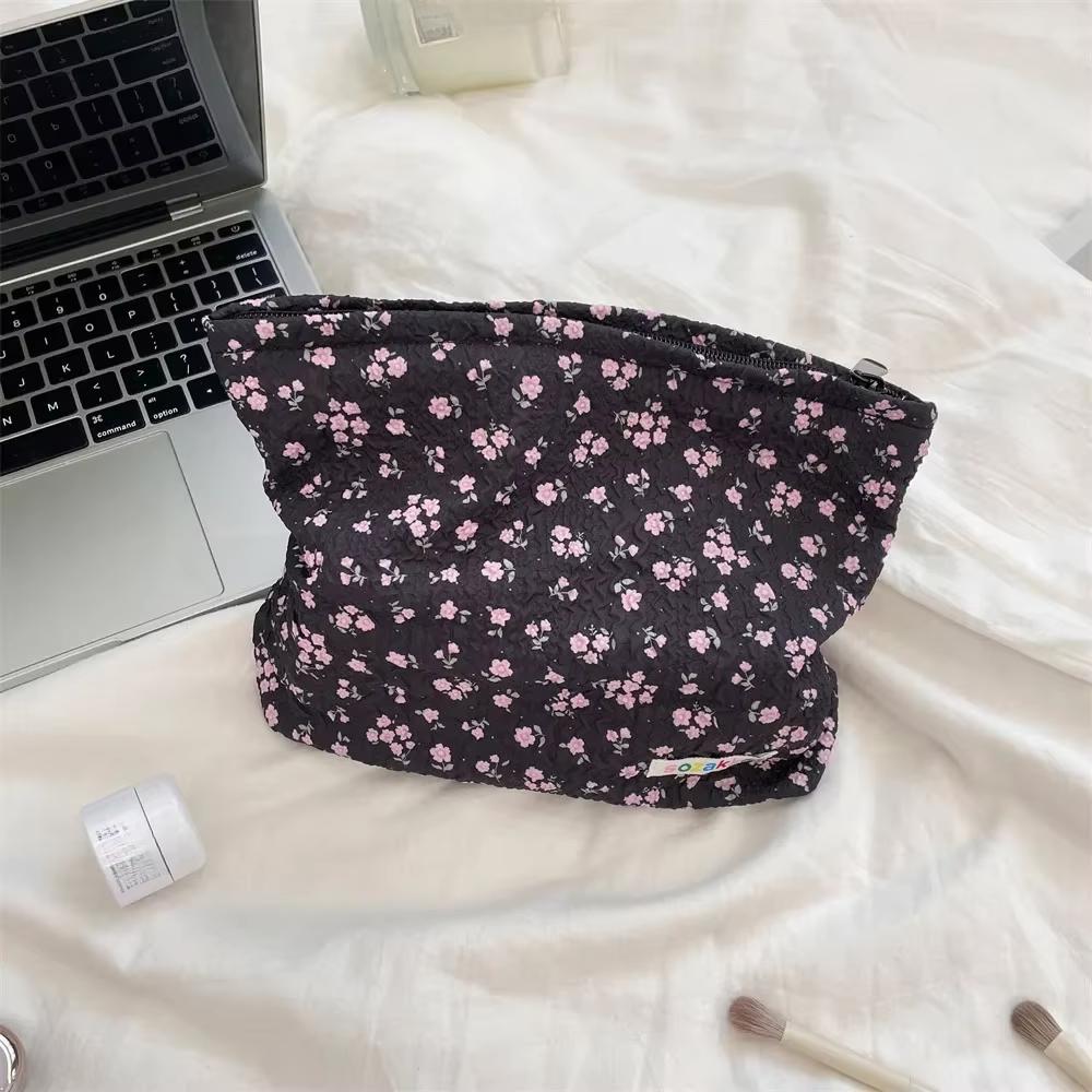 Large Capacity Portable Travel Cosmetic Organizer Wash Bag Embossed Cartoon Cosmetic Bag Women Makeup Bags Skincare Storage Bag