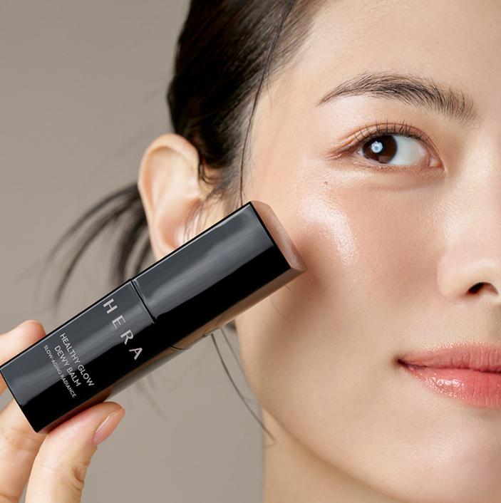 Hera Healthy Glow Dewy Balm 10г – Корейский многофункциональный бальзам для сияния кожи