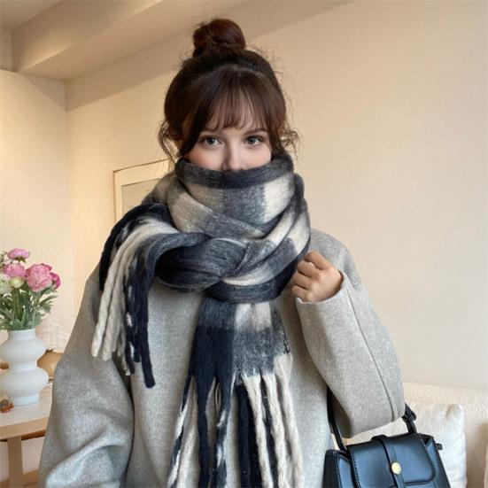 Women Scarf Plaid Pattern Cashmere Feel Plush Scarf with Tassel Decoration Travel Sweater Coat Accessory