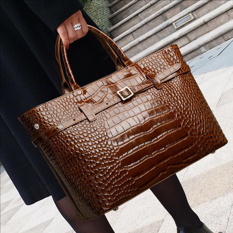 Elegant Brown Croco-Embossed Cowhide Tote Bag – Spacious & Stylish for Travel and Everyday Use
