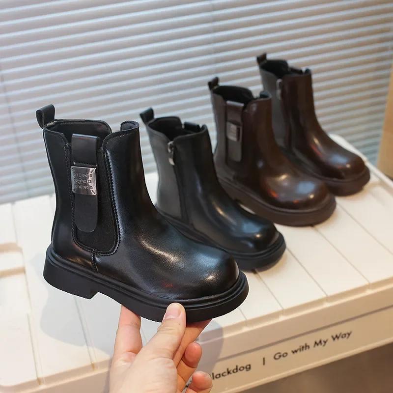 2024 Детская кожаная обувь для девочек осень-зима Новые модные британские ботинки с мягкой подошвой, нескользящие, универсальные короткие ботинки