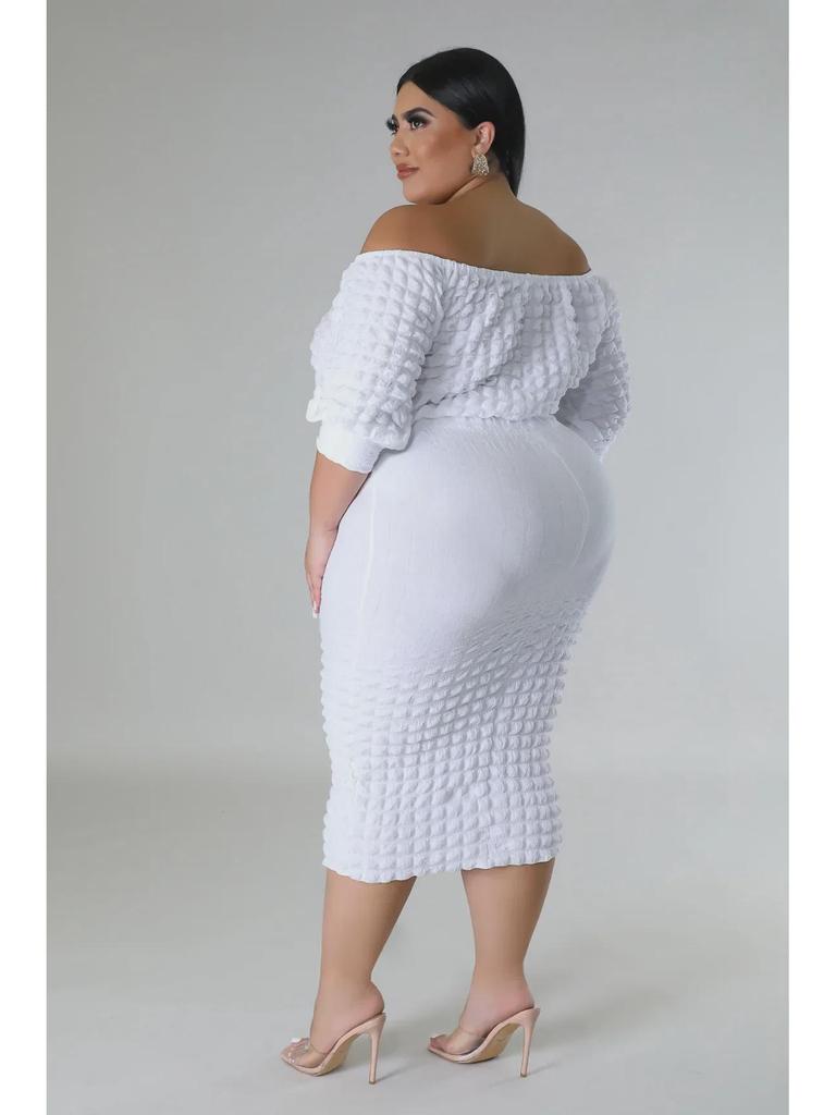 Коллекция осень 2023: Женский костюм-двойка с одним плечом большого размера с однотонным узором