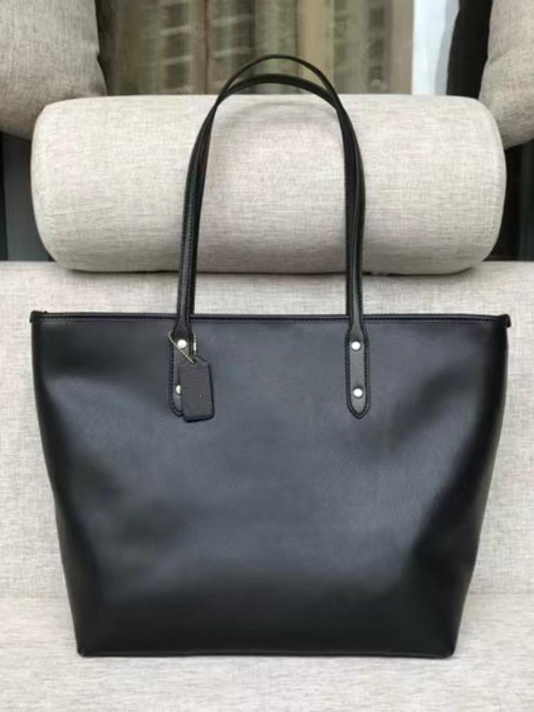 Классическая минималистичная сумка-тоут на плечо в форме пельменя с металлической молнией