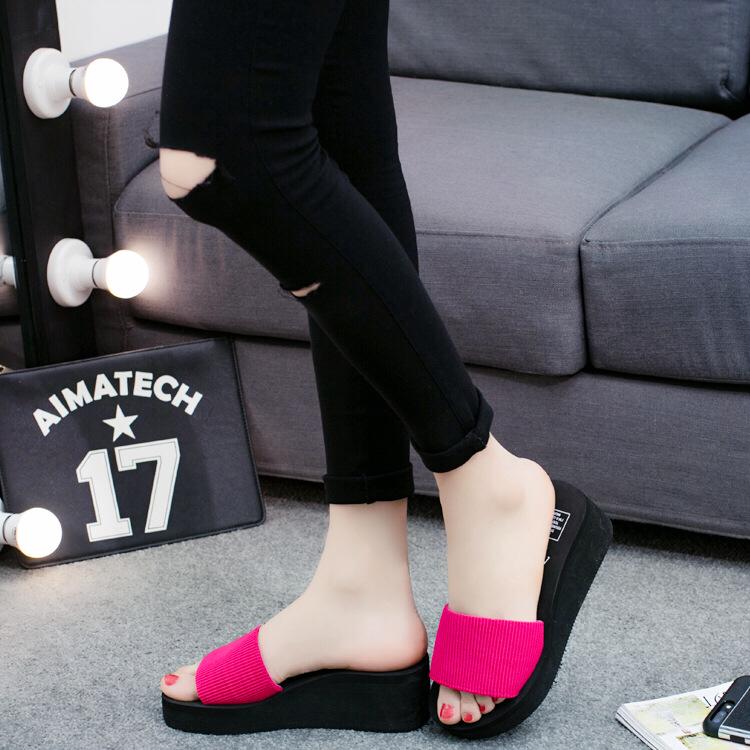 Женские босоножки на танкетке с эластичной резинкой 2017 года - Летние тапочки на платформе