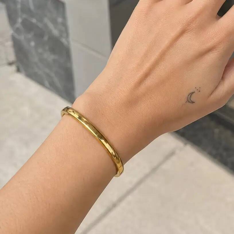 Salircon New Fashion Smooth 18K Gold Plated Stainless Steel Bangles for Women Stackable Metal Bracelet Charm Jewelry Accessories