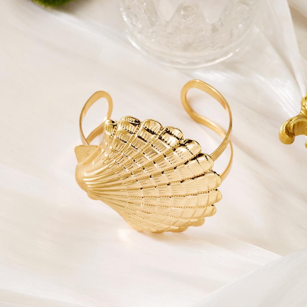 Dainty Bohemian Seashell Upper Arm Cuff Bracelet for Women Elegant Gold Plated Adjustable Open Bracelet Summer Jewelry Gift