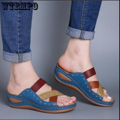 Летние повседневные сандалии в римском стиле с вырезами, противоскользящие универсальные тапочки с одним отверстием и перекрестным открытым носком на наклонном каблуке