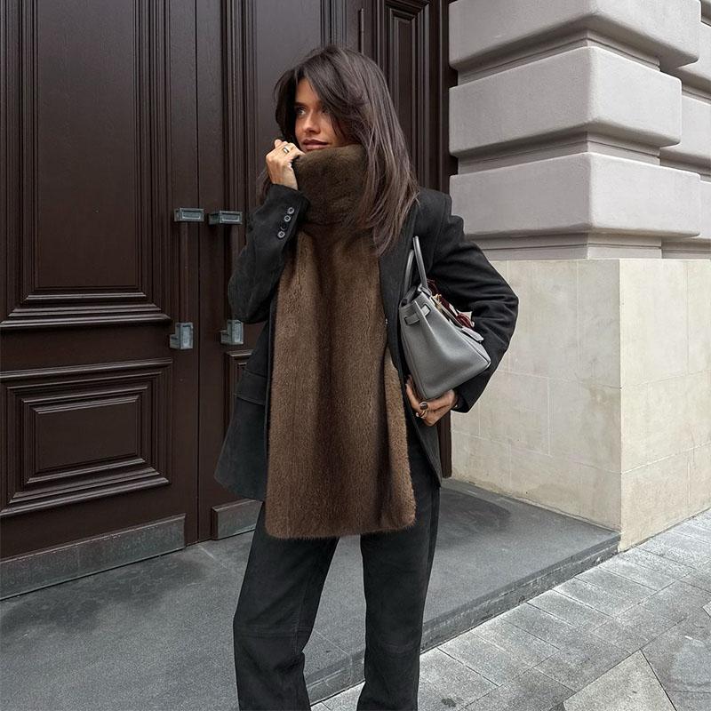 Женские меховые жилеты с высоким воротом, теплые свободные безрукавки, женские жилеты-накидки 2025 года, ранняя весна, уличные роскошные топы-безрукавки для леди