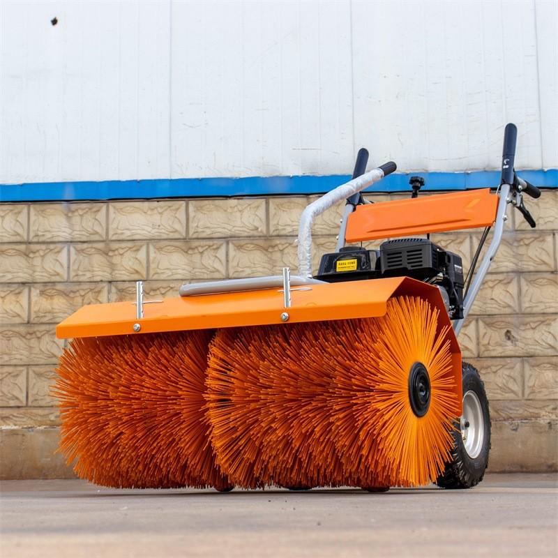 Fuel-Powered Manual Snow Sweeper with Brush for Winter Road and Municipal Engineering