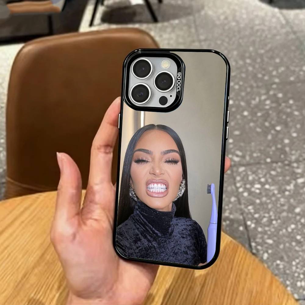 K-Ким Кардашьян M-Мемы Чехол для телефона для iPhone17,16,15,14,13,12,11 Plus,Pro Max Цветной Посеребренный Внутренняя крышка