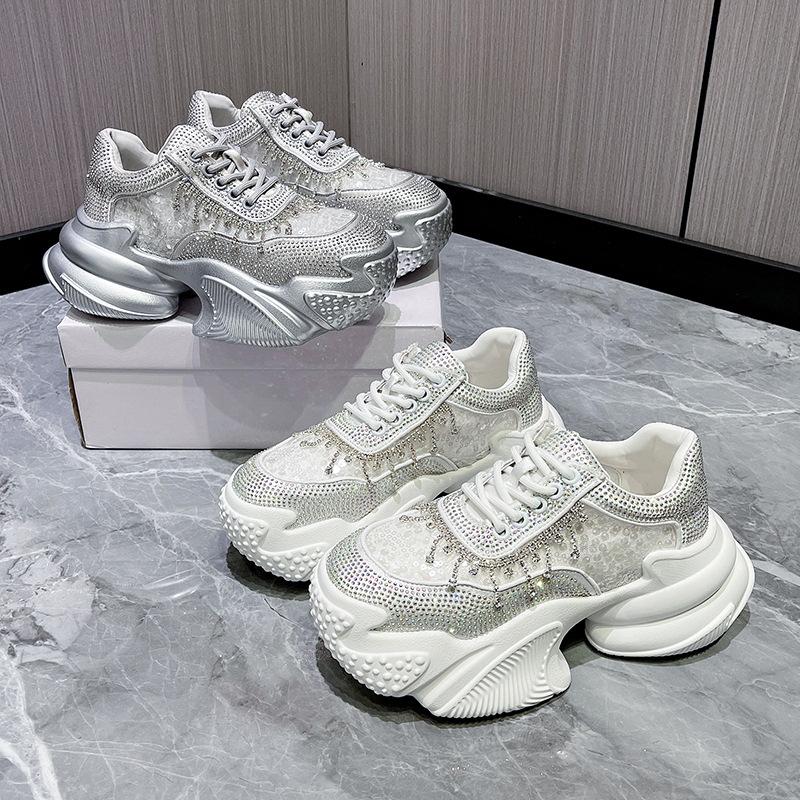 Новые женские туфли на платформе 2024 года, кристальные туфли на толстой подошве белого и серебристого цвета, блестящие кроссовки с кристаллами, трендовые повседневные кроссовки