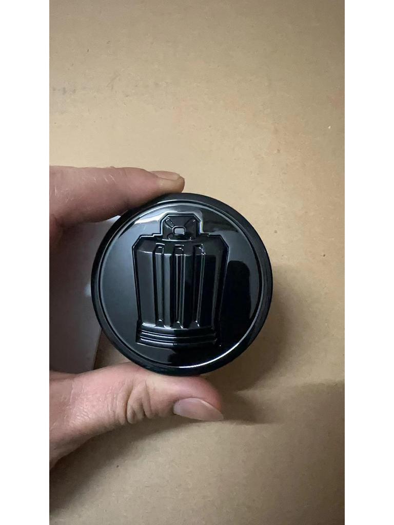 Подходит для моделей Toyota, таких как Camry, Corolla, Reiz, Vios и Levin. Включает логотип и колпаки на колеса.