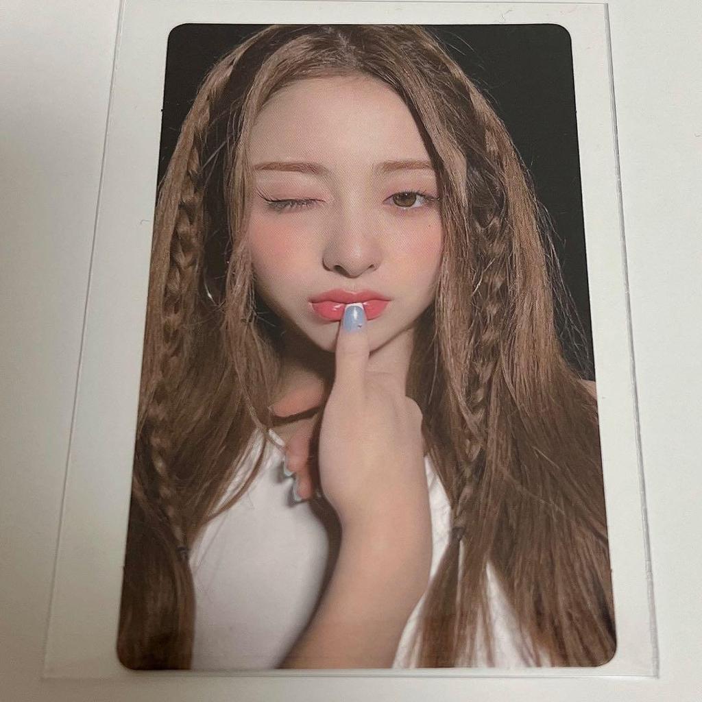 [USED] LESSERAFIM Weverse Global Bonus Trading Card Yunjin