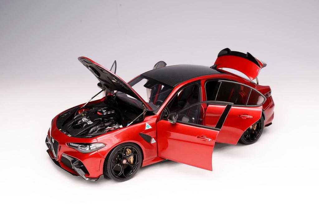MOTORHELIX Alfa Romeo Giulia GTA Rosso GTA Red Готовый продукт 1/18