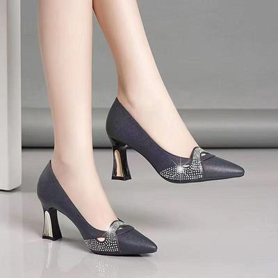 Женские сандалии из мягкой кожи на массивном каблуке с открытым носком, на платформе, с ремешком и пряжкой