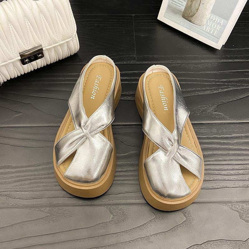 Сланцы на толстой подошве, популярные в интернете, женские летние для улицы, 2025, новый зарубежный стиль, высокая ценность, универсальные, на толстой подошве, увеличивающие рост, ленивые крутые шлепанцы