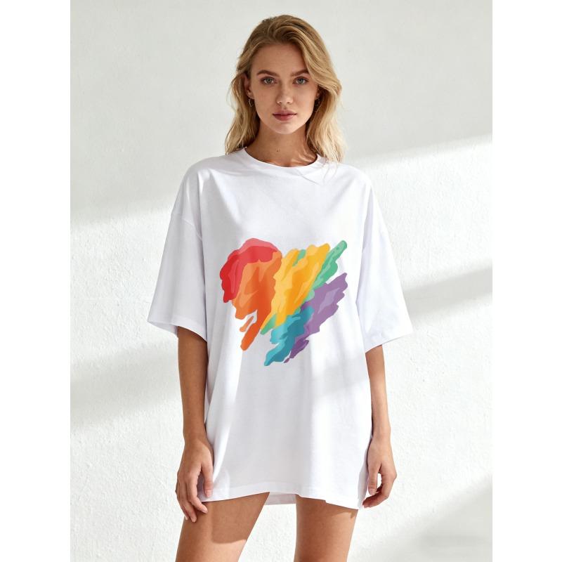 Женская футболка оверсайз с коротким рукавом и принтом сердца мазками радуги