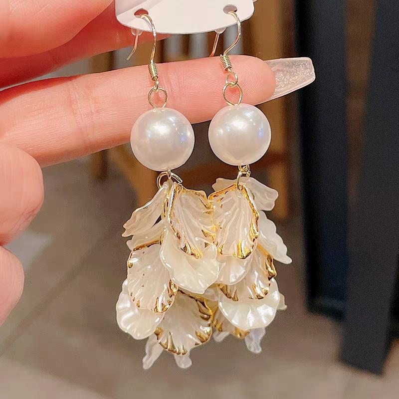 Petal Tassel Pearl Earrings 2024 New Hot High-end Light Luxury Earrings Ear Hooks French Temperament Earrings Women
