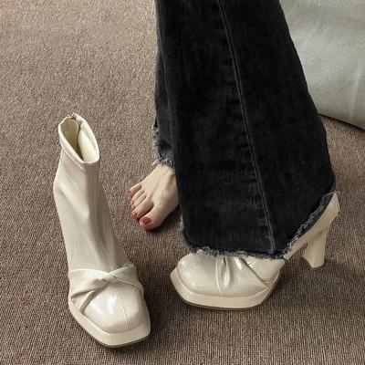 Женские ботинки Мартин 2025 новые корейские маленькие ботильоны бархатные короткие ботинки интернет-знаменитость тонкие ботинки модная обувь