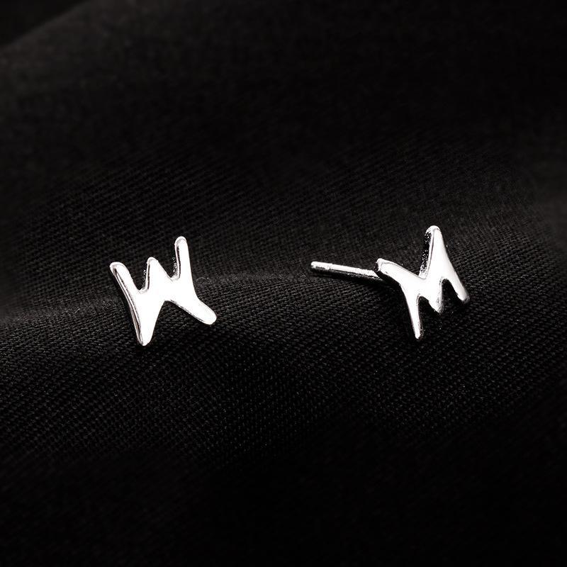 Серьги Banyan Tree S925 Silver с английским алфавитом для женщин - маленькие, удобные, одиночные серьги для сна