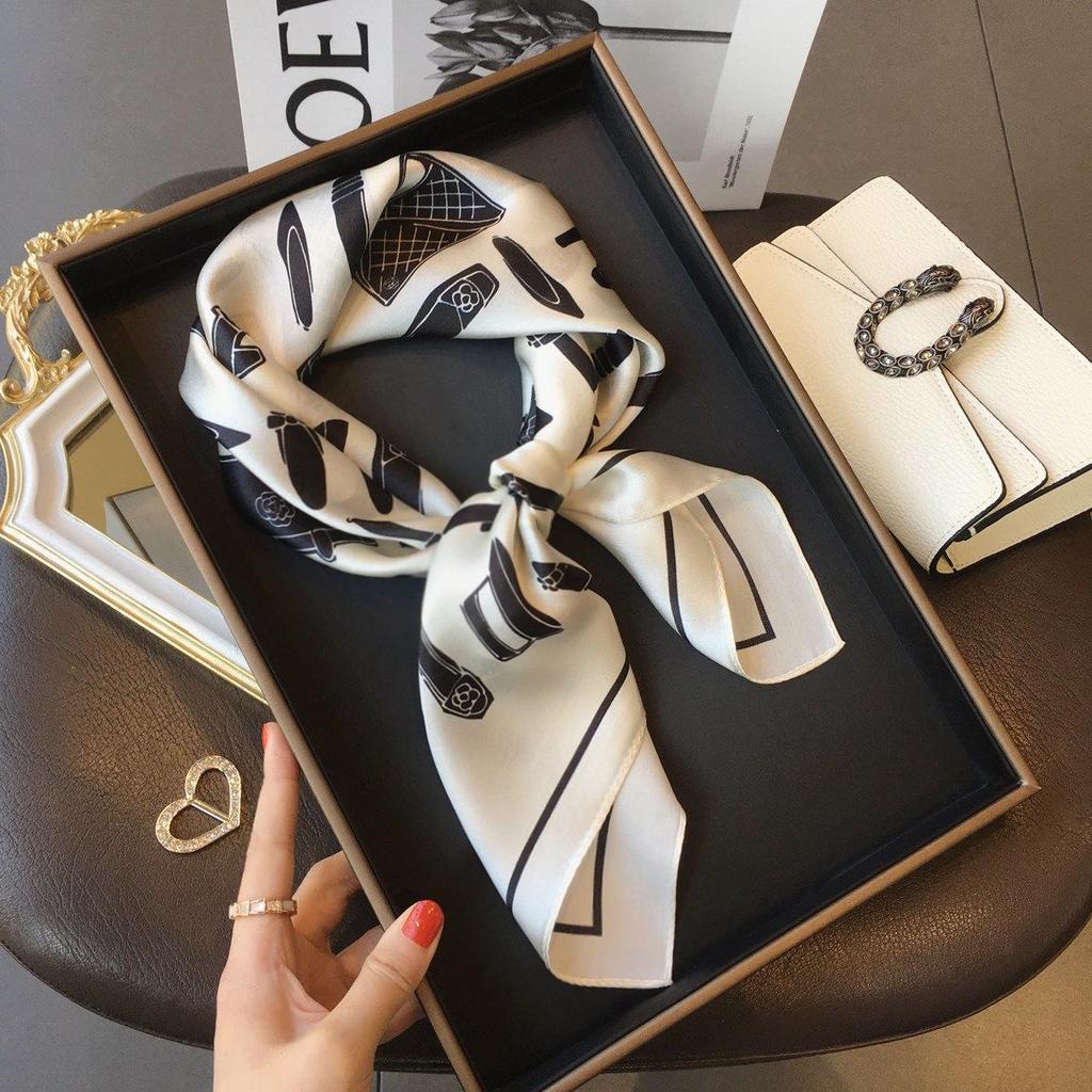 Женский шелковый шарф Camellia Black & White Mulberry - 70x70 см, стильный аксессуар на весну/осень