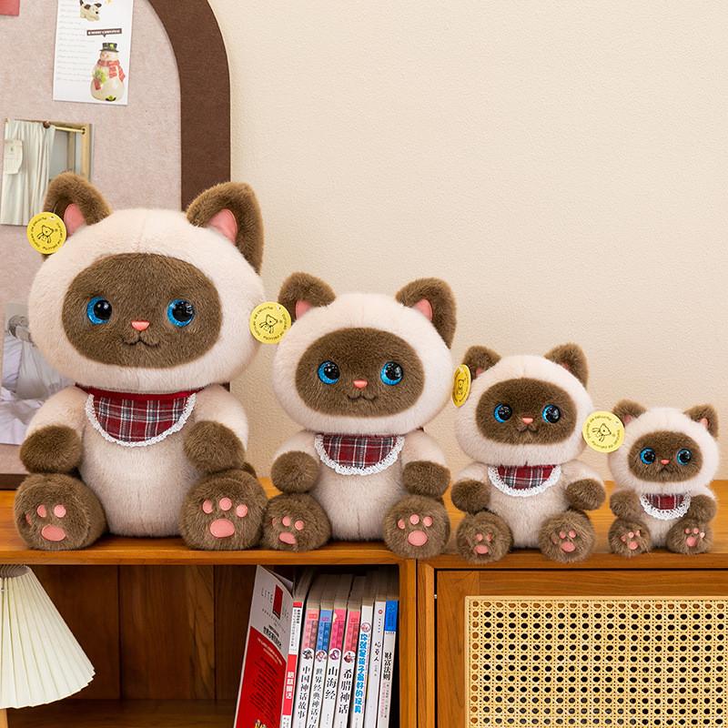 Плюшевая игрушка-кошка из мягкой коротковорсовой ткани. Идеально подходит для детей и взрослых.