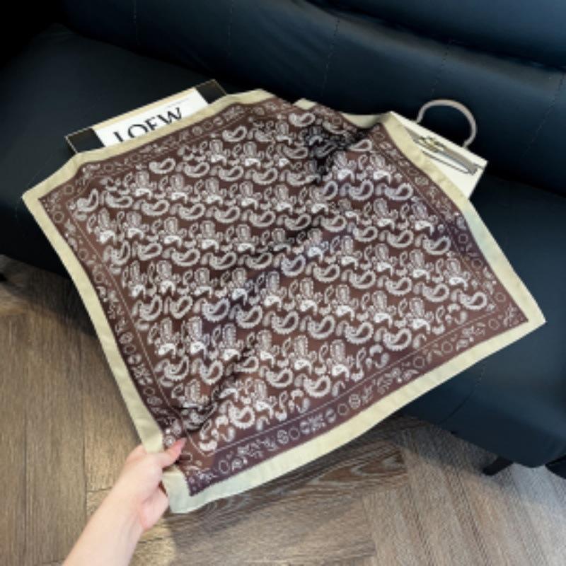 Spring and summer new Korean fashion sweet polka dot simulation silk small square scarf women's thin sunscreen silk scarf decorative small scarf