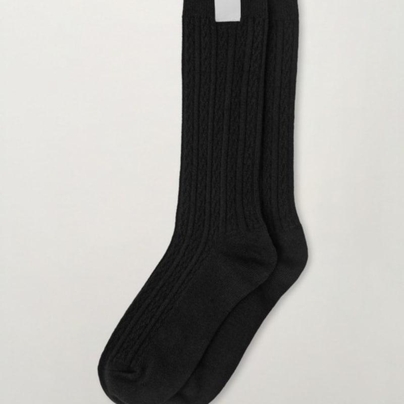 Носки SATUR из хлопка с кабельным узором_Черные