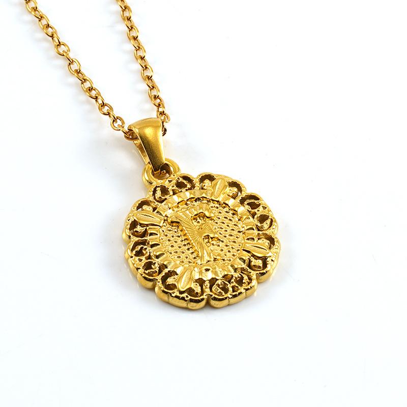 25 лет новой моды, титановая сталь, подвеска с буквой, цепочка для ключицы, ожерелье с круглым тисненым дизайном, персонализированное универсальное для мужчин и женщин