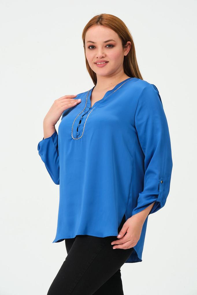 Женская блузка большого размера Блузка больших размеров с аксессуарами-цепочками на воротнике