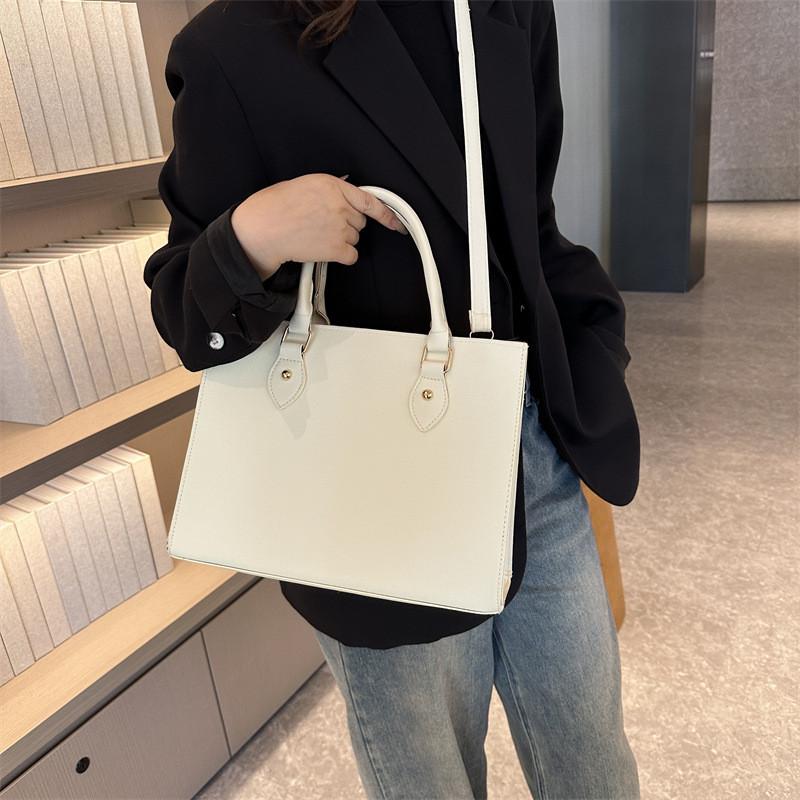 Стильная повседневная сумка-тоут для commuters на осень с современным простым дизайном и универсальными цветами