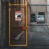 Забавная табличка с темным юмором «Осторожно, не беспокоить» для декора стены, двора, сада, на забор дома.