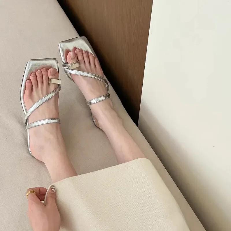 Fashion Women's Shoes 2024 New Thong Women's Slippers Summer Open Toe Dress Slippers Women Metal Decoration Square Toe Low Heel Sandals