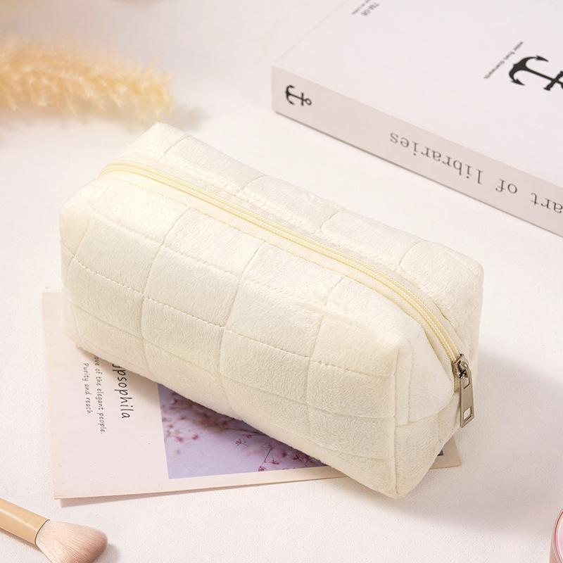 Cute Plush Makeup Bag for Women Portable Travel Small Cosmetic Bags Solid Color Zipper Toiletry Bag Washing Pouch Storage Bags