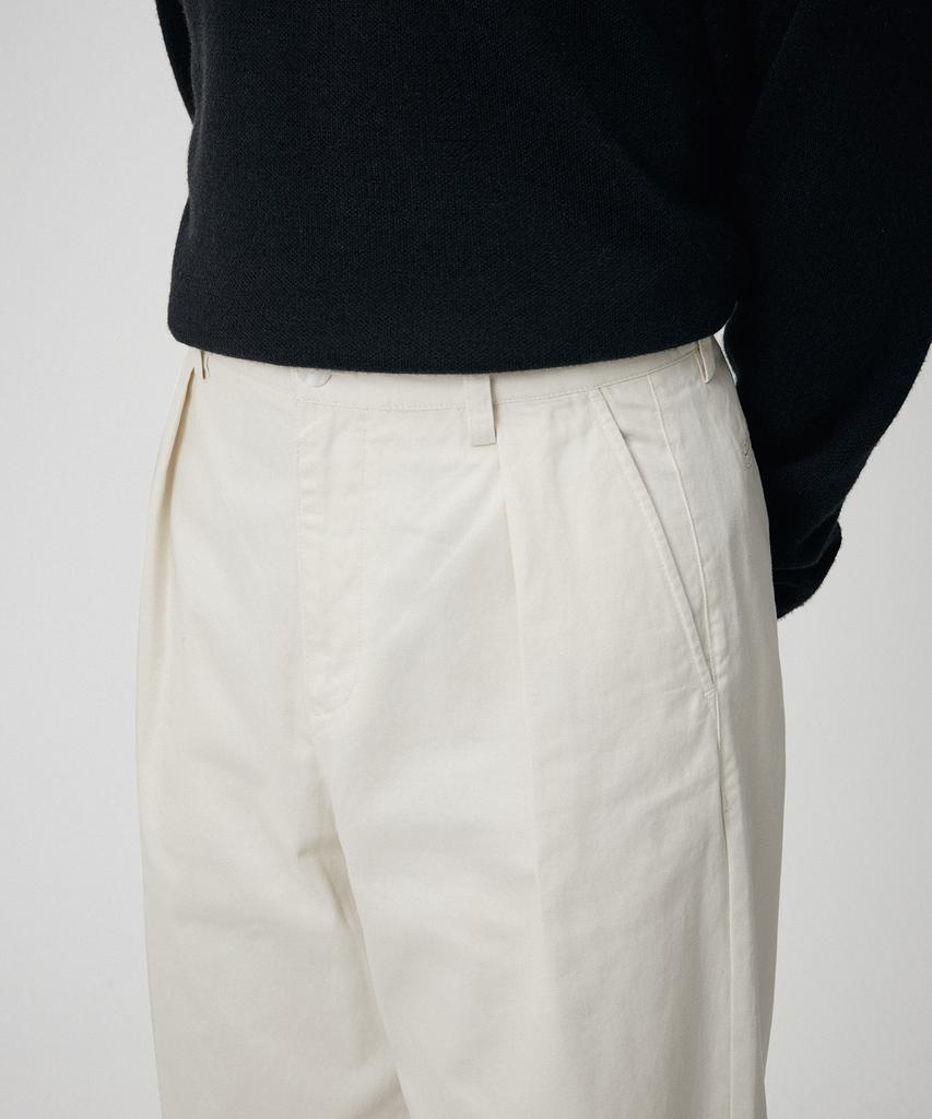 MUSINSA STANDARD Reverse One-Tuck Regular Fit Chino Pants [Cream]