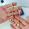 Брелок-подвеска с пузырьковыми буквами 18K Gold Color, сохраняющий цвет - доступны 26 английских букв