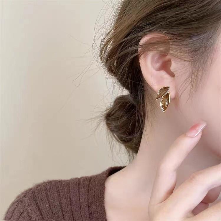 Korean Simple Fashion Wind Leaf Earrings Women's Personality High-end Design Earrings Mori Earrings Women