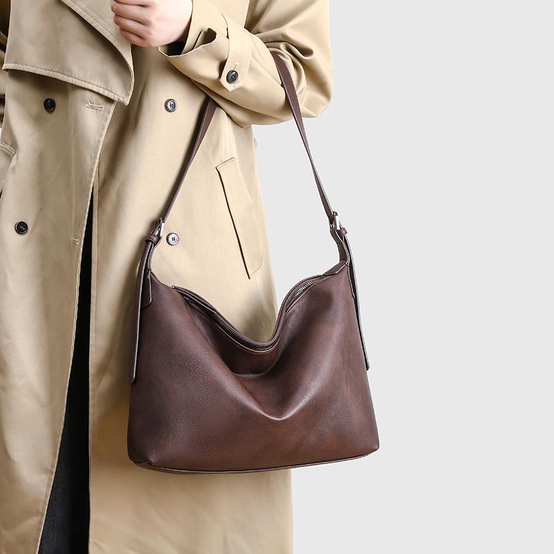 Spring 2025 Versatile High-End Large Capacity Bucket Handbag