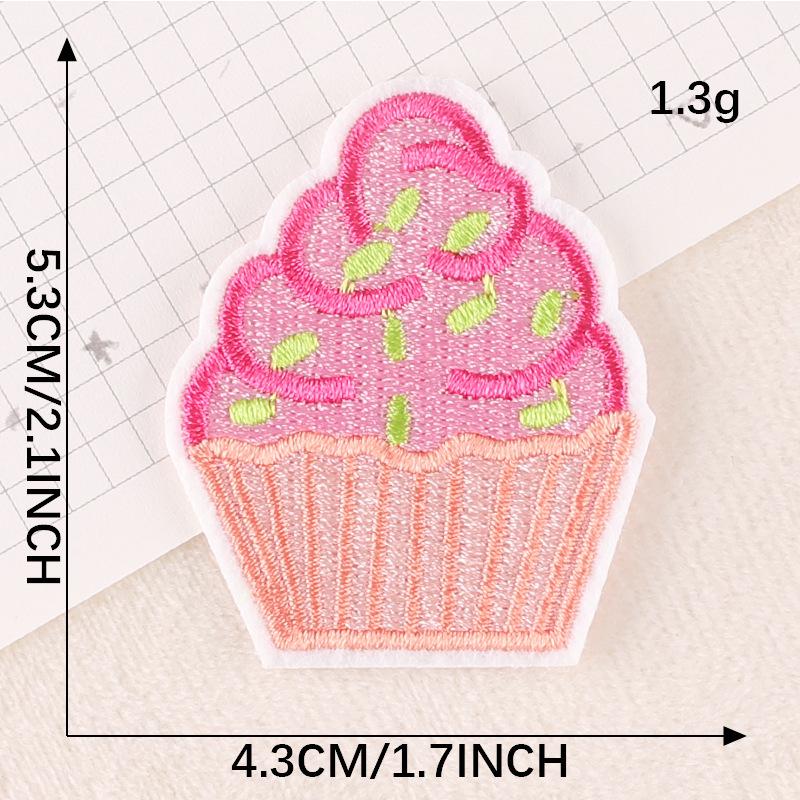 Вышитая нашивка на одежде и аксессуарах своими руками