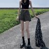 Женские джинсовые шорты А-силуэта с высокой посадкой - Стройнящие, на двойной пуговице, с подвернутым краем, широкие штанины, летний тонкий стиль
